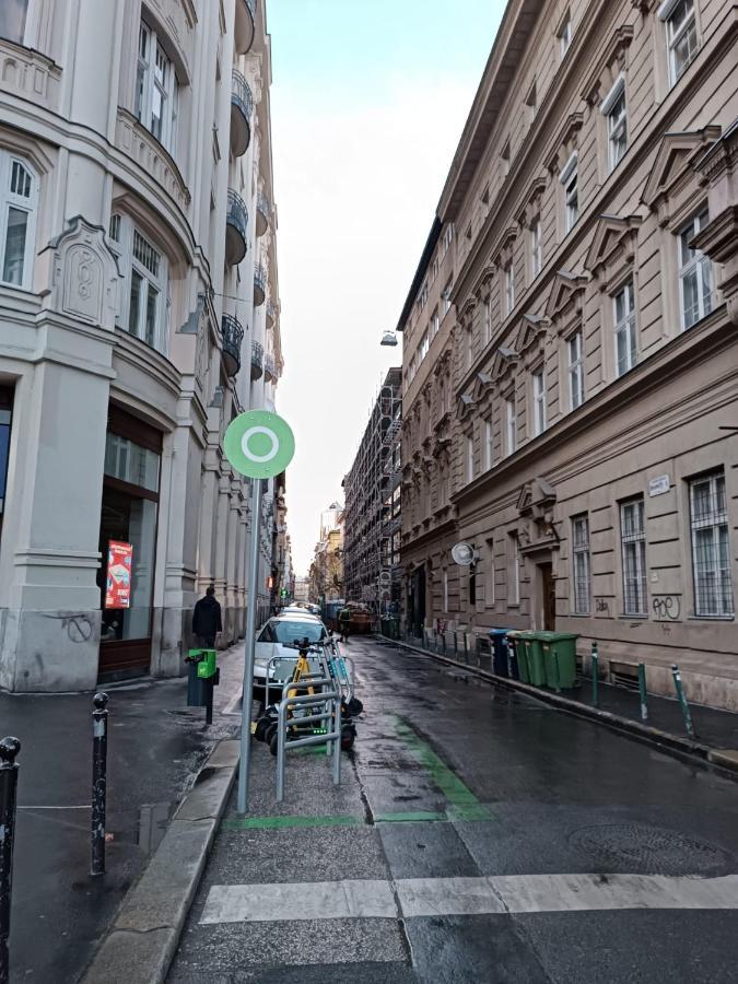 Yes, Yes! Lovely Good Amenities Center Budapešť
