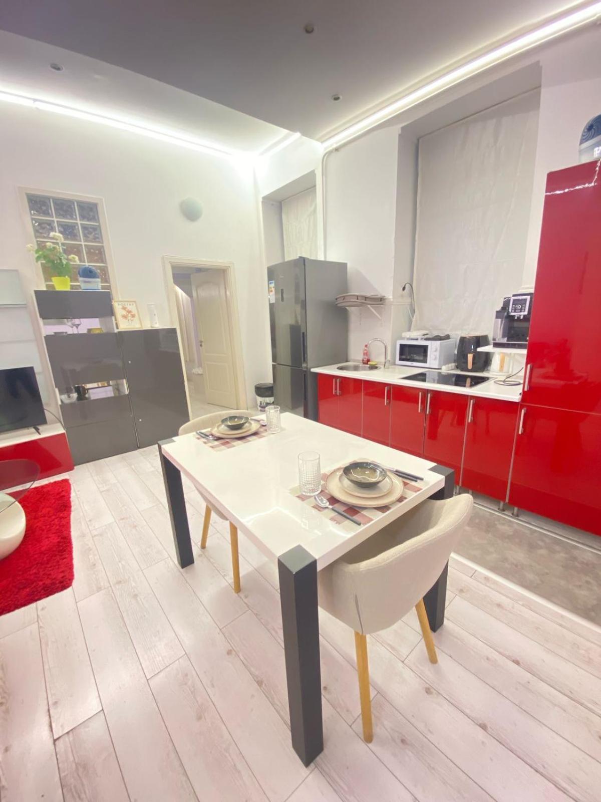 Yes, Yes! Lovely Good Amenities Center * Budapešť
